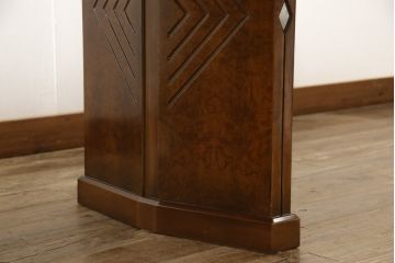 中古　美品　イタリア高級家具　メデア(Medea)　脚に入った幾何学模様が目を引くエクステンションテーブル(定価約90万円)(ダイニングテーブル、6人掛け)(R-059155)