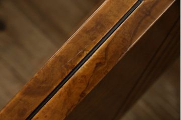 中古　美品　イタリア高級家具　メデア(Medea)　脚に入った幾何学模様が目を引くエクステンションテーブル(定価約90万円)(ダイニングテーブル、6人掛け)(R-059155)
