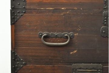 アンティーク家具　上手物!　金具の立派な総桐関東衣装箪笥(時代箪笥、和タンス、重ね箪笥、引き出し)(R-059157)