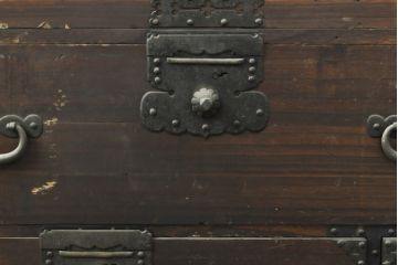 アンティーク家具　上手物!　金具の立派な総桐関東衣装箪笥(時代箪笥、和タンス、重ね箪笥、引き出し)(R-059157)