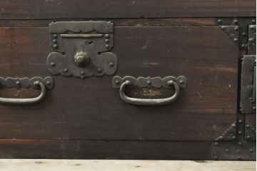 アンティーク家具　上手物!　金具の立派な総桐関東衣装箪笥(時代箪笥、和タンス、重ね箪笥、引き出し)(R-059157)