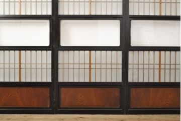 アンティーク建具　腰板欅(ケヤキ)材　上質な和を演出してくれる格子ガラス戸4枚セット(引き戸、建具)(R-059161)
