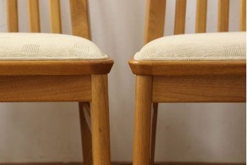 中古　美品　KOSUGA(コスガ)　ミラノシリーズ　クルミ材　シンプルでスタイリッシュなダイニングチェア4脚セット(イス、椅子)(R-059163)