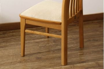 中古　美品　KOSUGA(コスガ)　ミラノシリーズ　クルミ材　シンプルでスタイリッシュなダイニングチェア4脚セット(イス、椅子)(R-059163)