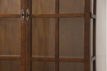 ビンテージ家具　美品　珍しいモデル!　DREXEL HERITAGE(ドレクセルヘリテイジ)　マホガニー材　アーチ状のガラス戸がクラシカルな雰囲気を醸し出す薄型キャビネット(食器棚、キュリオケース、飾り棚、ヴィンテージ)(R-059164)