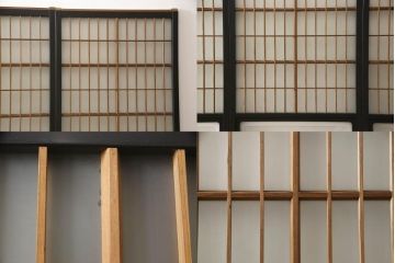 アンティーク建具　腰板欅(ケヤキ)材　上質な和を演出してくれる格子ガラス戸4枚セット(引き戸、建具)(R-059166)