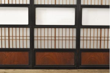 アンティーク建具　腰板欅(ケヤキ)材　上質な和を演出してくれる格子ガラス戸4枚セット(引き戸、建具)(R-059166)