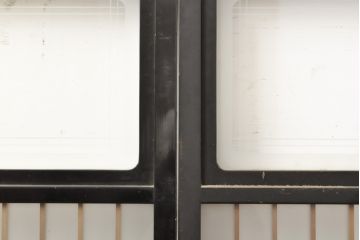 アンティーク建具　腰板欅(ケヤキ)材　上質な和を演出してくれる格子ガラス戸4枚セット(引き戸、建具)(R-059166)