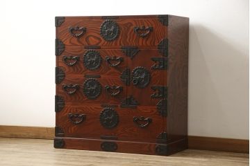 中古　美品　岩谷堂箪笥　力強い木目と重厚な金具が魅力的な収納箪笥(和タンス、引き出し、整理箪笥)(R-059168)