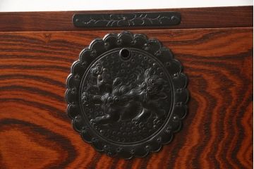 中古　美品　岩谷堂箪笥　力強い木目と重厚な金具が魅力的な収納箪笥(和タンス、引き出し、整理箪笥)(R-059168)