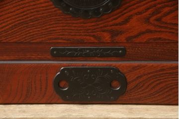 中古　美品　岩谷堂箪笥　力強い木目と重厚な金具が魅力的な収納箪笥(和タンス、引き出し、整理箪笥)(R-059168)