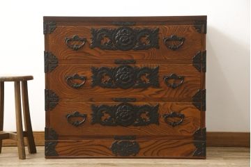 中古　美品　岩谷堂箪笥　くっきりとした木目が楽しめるサイドチェスト(引き出し、収納箪笥、和タンス)(R-059169)