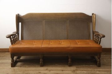 中古　美品　飛騨産業　キツツキ　PROVINCIAL(プロヴィンシャル・プロビンシャル)シリーズ　どこかレトロな雰囲気を感じる本革3人掛けソファ(レザー、3P、アームソファ)(定価約75万円)(R-059170)