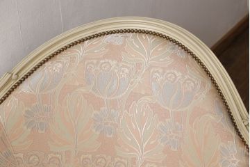中古　美品　カリモク家具(karimoku)　domani(ドマーニ)　Louis(ルイ)XVシリーズ　優しい雰囲気を醸し出すカウチソファ(二人掛け、2P、長椅子)(R-059177)