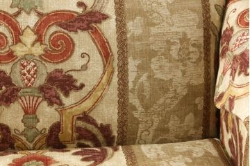 中古　美品　DREXEL HERITAGE(ドレクセルヘリテイジ)　880S　重厚でクラシカルな雰囲気が魅力的なキャメルバック2.5人掛けソファ(2人掛けソファ、3人掛けソファ、2P、3P)(定価約70万円)(R-059179)