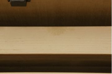 中古　美品　高級品!　在名入り(舟風)　鎌倉彫り　漆塗り・朱塗り　内部桐材　職人のこだわりが感じられるモダンな衣装たんす(洋服タンス、着物箪笥、和箪笥、整理タンス、婚礼家具)(R-059180)