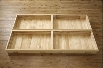 中古　美品　高級品!　在名入り(舟風)　鎌倉彫り　漆塗り・朱塗り　内部桐材　職人のこだわりが感じられるモダンな衣装たんす(洋服タンス、着物箪笥、和箪笥、整理タンス、婚礼家具)(R-059180)