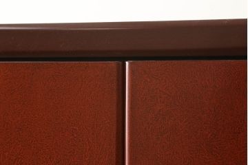 中古　美品　高級品!　在名入り(舟風)　鎌倉彫り　漆塗り・朱塗り　内部桐材　職人のこだわりが感じられるモダンな衣装たんす(洋服タンス、着物箪笥、和箪笥、整理タンス、婚礼家具)(R-059180)