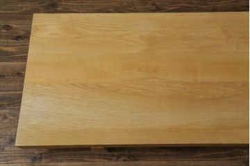 中古　希少な廃盤品　コンランショップ　ユニークなデザインが目を惹く変わり型のローテーブル(作業台、裁ち板、飾り台、花台、座卓)(R-059181)