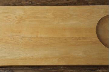 中古　希少な廃盤品　コンランショップ　ユニークなデザインが目を惹く変わり型のローテーブル(作業台、裁ち板、飾り台、花台、座卓)(R-059181)