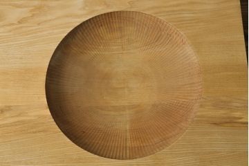 中古　希少な廃盤品　コンランショップ　ユニークなデザインが目を惹く変わり型のローテーブル(作業台、裁ち板、飾り台、花台、座卓)(R-059181)