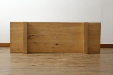 中古　希少な廃盤品　コンランショップ　ユニークなデザインが目を惹く変わり型のローテーブル(作業台、裁ち板、飾り台、花台、座卓)(R-059181)