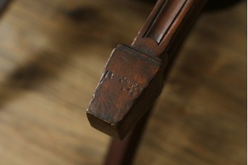 中古　美品　アメリカ　トラディショナルセンチュリー　品のある佇まいが美しいダイニングチェア2脚セット　2脚定価 約60万円　(R-059183)