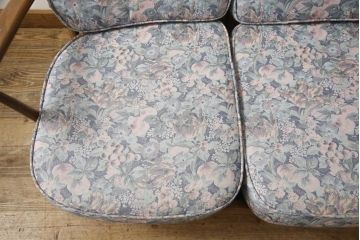 中古　美品　ERCOL(アーコール)　パステルカラーの花柄ファブリックが上品な3人掛けソファ(アームソファ、3Pソファ、三人掛け、英国、北欧)(R-059184)