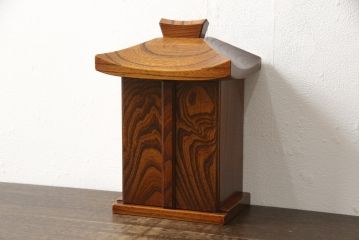 中古　美品　松本民芸家具　総欅(ケヤキ)材　漆塗り　木の温かみある風合いが感じられる厨子(ズシ)(定価約10万円)(仏壇)(R-059186)