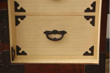 中古　美品　二本松工藝館　田中家具　重厚感ある佇まいが魅力的な収納箪笥(サイドボード、和タンス、整理箪笥、引き出し)(R-059191)