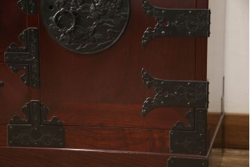 中古　美品　二本松工藝館　田中家具　重厚感ある佇まいが魅力的な収納箪笥(サイドボード、和タンス、整理箪笥、引き出し)(R-059191)