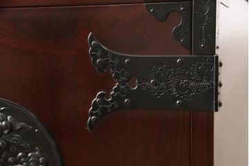 中古　美品　二本松工藝館　田中家具　重厚感ある佇まいが魅力的な収納箪笥(サイドボード、和タンス、整理箪笥、引き出し)(R-059191)