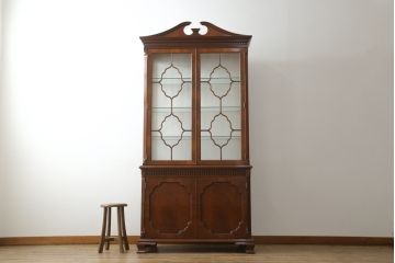 中古　美品　イギリス高級家具　Charles Barr(チャールズ バー)　マホガニー　気品ある佇まいが美しい最高級ガラスキャビネット(定価約180万円)(キュリオケース、ガラスケース、食器棚、飾り棚、戸棚)(R-059194)