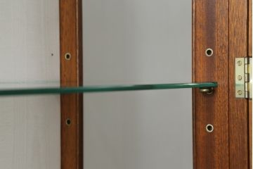 中古　美品　イギリス高級家具　Charles Barr(チャールズ バー)　マホガニー　気品ある佇まいが美しい最高級ガラスキャビネット(定価約180万円)(キュリオケース、ガラスケース、食器棚、飾り棚、戸棚)(R-059194)