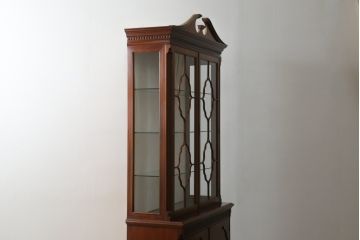 中古　美品　イギリス高級家具　Charles Barr(チャールズ バー)　マホガニー　気品ある佇まいが美しい最高級ガラスキャビネット(定価約180万円)(キュリオケース、ガラスケース、食器棚、飾り棚、戸棚)(R-059194)