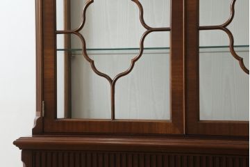 中古　美品　イギリス高級家具　Charles Barr(チャールズ バー)　マホガニー　気品ある佇まいが美しい最高級ガラスキャビネット(定価約180万円)(キュリオケース、ガラスケース、食器棚、飾り棚、戸棚)(R-059194)