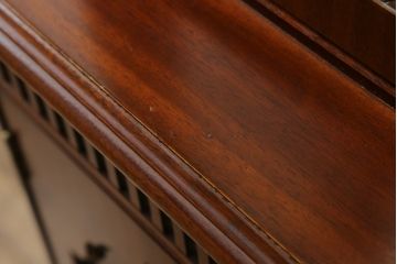 中古　美品　イギリス高級家具　Charles Barr(チャールズ バー)　マホガニー　気品ある佇まいが美しい最高級ガラスキャビネット(定価約180万円)(キュリオケース、ガラスケース、食器棚、飾り棚、戸棚)(R-059194)