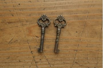 中古　美品　イギリス高級家具　Charles Barr(チャールズ バー)　マホガニー　気品ある佇まいが美しい最高級ガラスキャビネット(定価約180万円)(キュリオケース、ガラスケース、食器棚、飾り棚、戸棚)(R-059194)