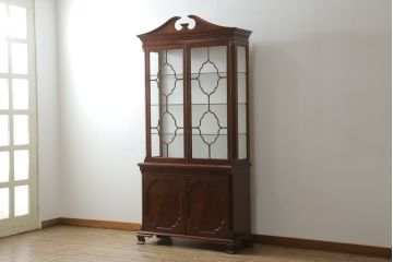 中古　美品　イギリス高級家具　Charles Barr(チャールズ バー)　マホガニー　気品ある佇まいが美しい最高級ガラスキャビネット(定価約180万円)(キュリオケース、ガラスケース、食器棚、飾り棚、戸棚)(R-059195)