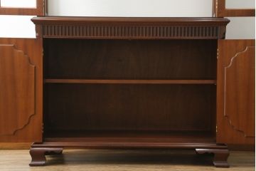 中古　美品　イギリス高級家具　Charles Barr(チャールズ バー)　マホガニー　気品ある佇まいが美しい最高級ガラスキャビネット(定価約180万円)(キュリオケース、ガラスケース、食器棚、飾り棚、戸棚)(R-059195)