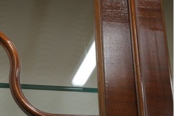 中古　美品　イギリス高級家具　Charles Barr(チャールズ バー)　マホガニー　気品ある佇まいが美しい最高級ガラスキャビネット(定価約180万円)(キュリオケース、ガラスケース、食器棚、飾り棚、戸棚)(R-059195)