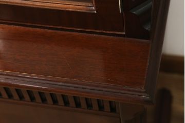中古　美品　イギリス高級家具　Charles Barr(チャールズ バー)　マホガニー　気品ある佇まいが美しい最高級ガラスキャビネット(定価約180万円)(キュリオケース、ガラスケース、食器棚、飾り棚、戸棚)(R-059195)