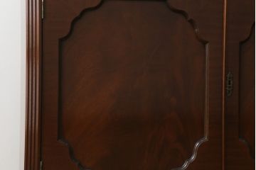 中古　美品　イギリス高級家具　Charles Barr(チャールズ バー)　マホガニー　気品ある佇まいが美しい最高級ガラスキャビネット(定価約180万円)(キュリオケース、ガラスケース、食器棚、飾り棚、戸棚)(R-059195)