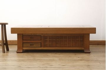 中古　美品　総欅(ケヤキ)材　和の趣あふれる佇まいが魅力的! 分厚い天板の囲炉裏テーブル(座卓、ローテーブル、木製火鉢)(R-059201)