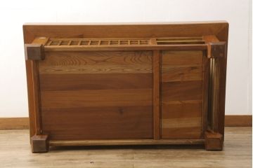 中古　美品　総欅(ケヤキ)材　和の趣あふれる佇まいが魅力的! 分厚い天板の囲炉裏テーブル(座卓、ローテーブル、木製火鉢)(R-059201)