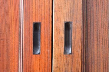 ジャンク品　アンティーク建具　明治大正期　総欅(ケヤキ)材　一枚板　木目が美しい板戸4枚セット(帯戸、引き戸、建具)(R-059204)