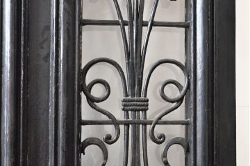 アンティーク建具　フランスアンティーク　お洒落なアクセントになるロートアイアンフェンス入りのドア1枚(扉、木製ドア、玄関ドア、建具)(R-059205)