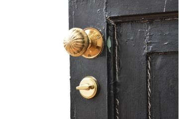 アンティーク建具　フランスアンティーク　お洒落なアクセントになるロートアイアンフェンス入りのドア1枚(扉、木製ドア、玄関ドア、建具)(R-059205)