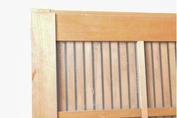 アンティーク建具　富山県産　枠ヒノキ材(檜)・板ケヤキ材(欅)　明るい木色に黒々とした金具が映える格子蔵戸1枚(玄関戸、引き戸、建具)(R-059206)