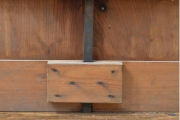 アンティーク建具　富山県産　枠ヒノキ材(檜)・板ケヤキ材(欅)　明るい木色に黒々とした金具が映える格子蔵戸1枚(玄関戸、引き戸、建具)(R-059206)